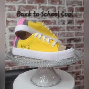 New 🔥 Handpainted shoes youth sz 1